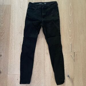 Old Navy rockstar, super skinny secret, smooth pockets, high-rise jeans. Black.